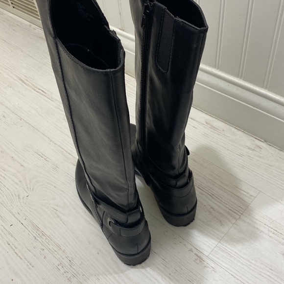Beautiful black tall boots - Picture 4 of 5